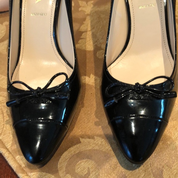 Stylish luxury PRADA black patent leather heels - Picture 3 of 8